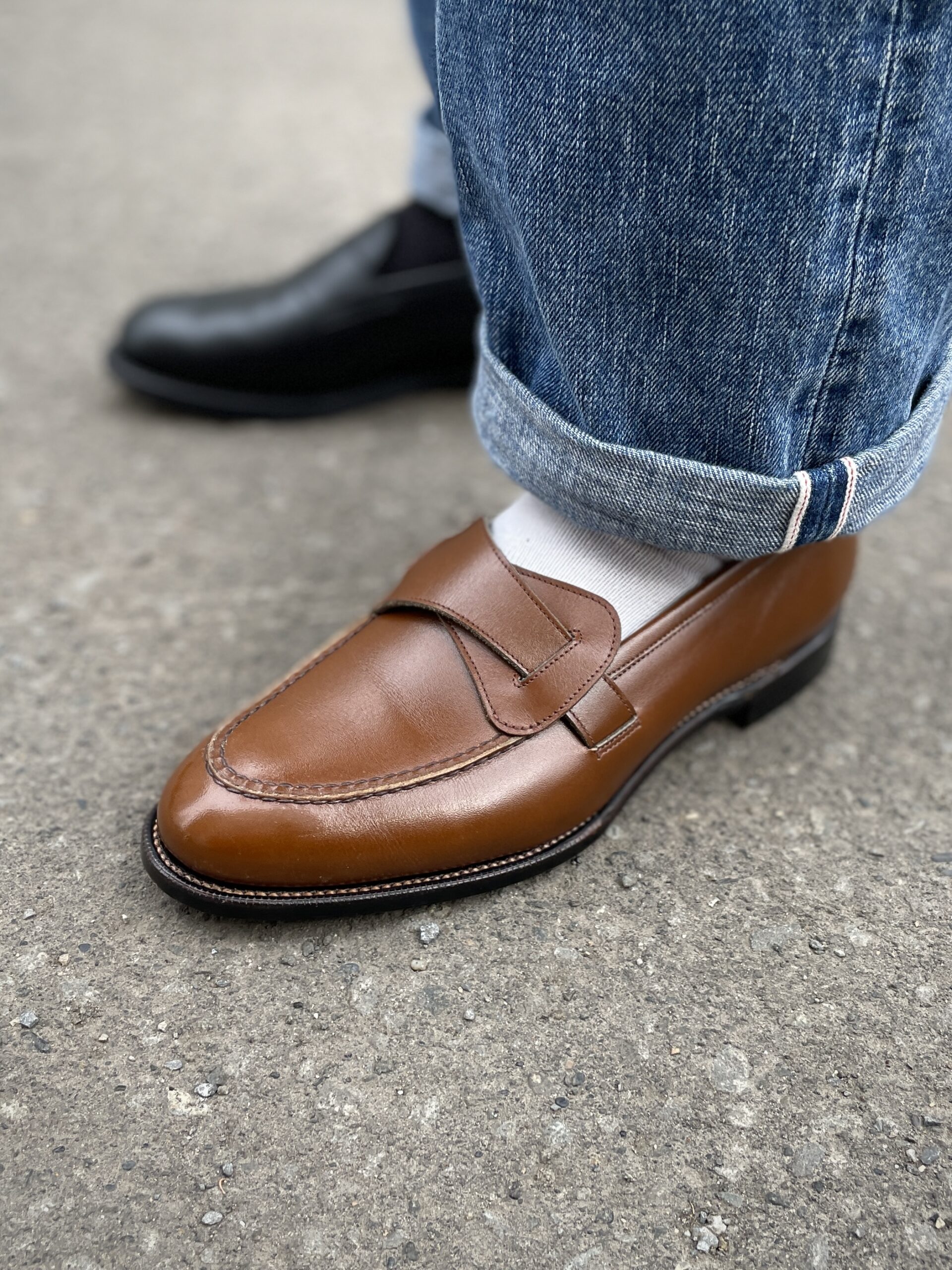 札幌でオーダーした茶色のローファーの写真