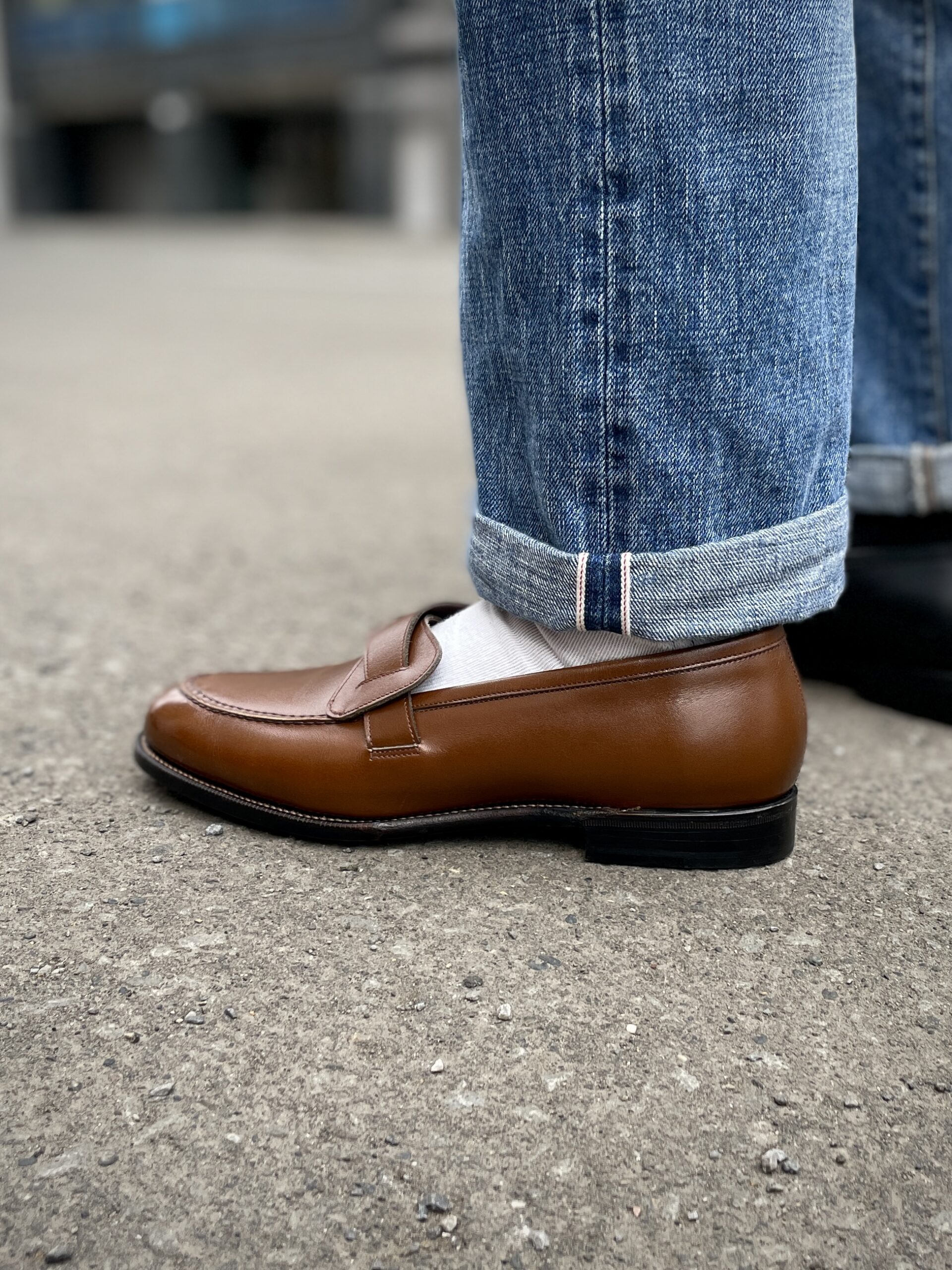 札幌でオーダーした茶色のローファーの写真