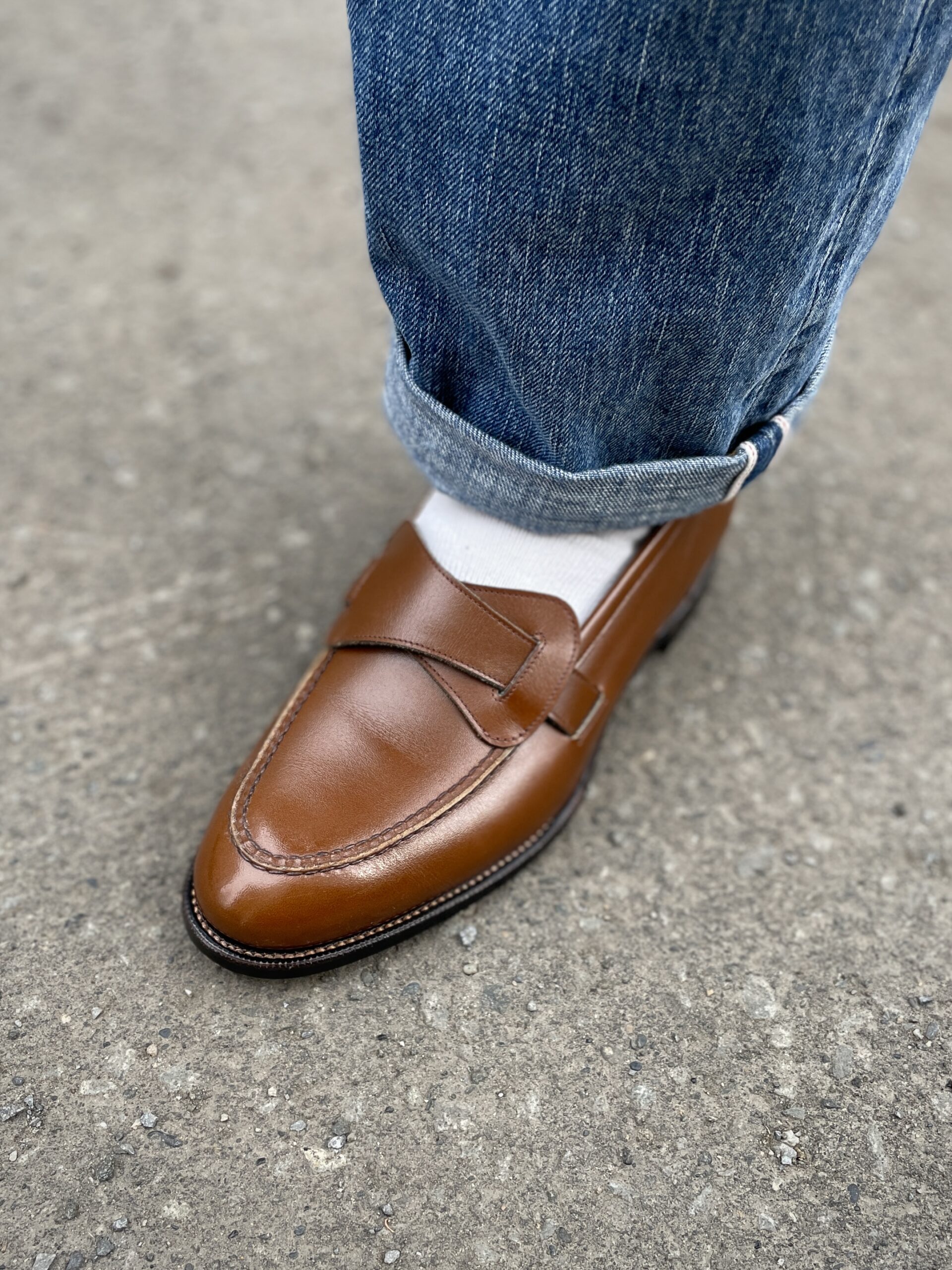 札幌でオーダーした茶色のローファーの写真