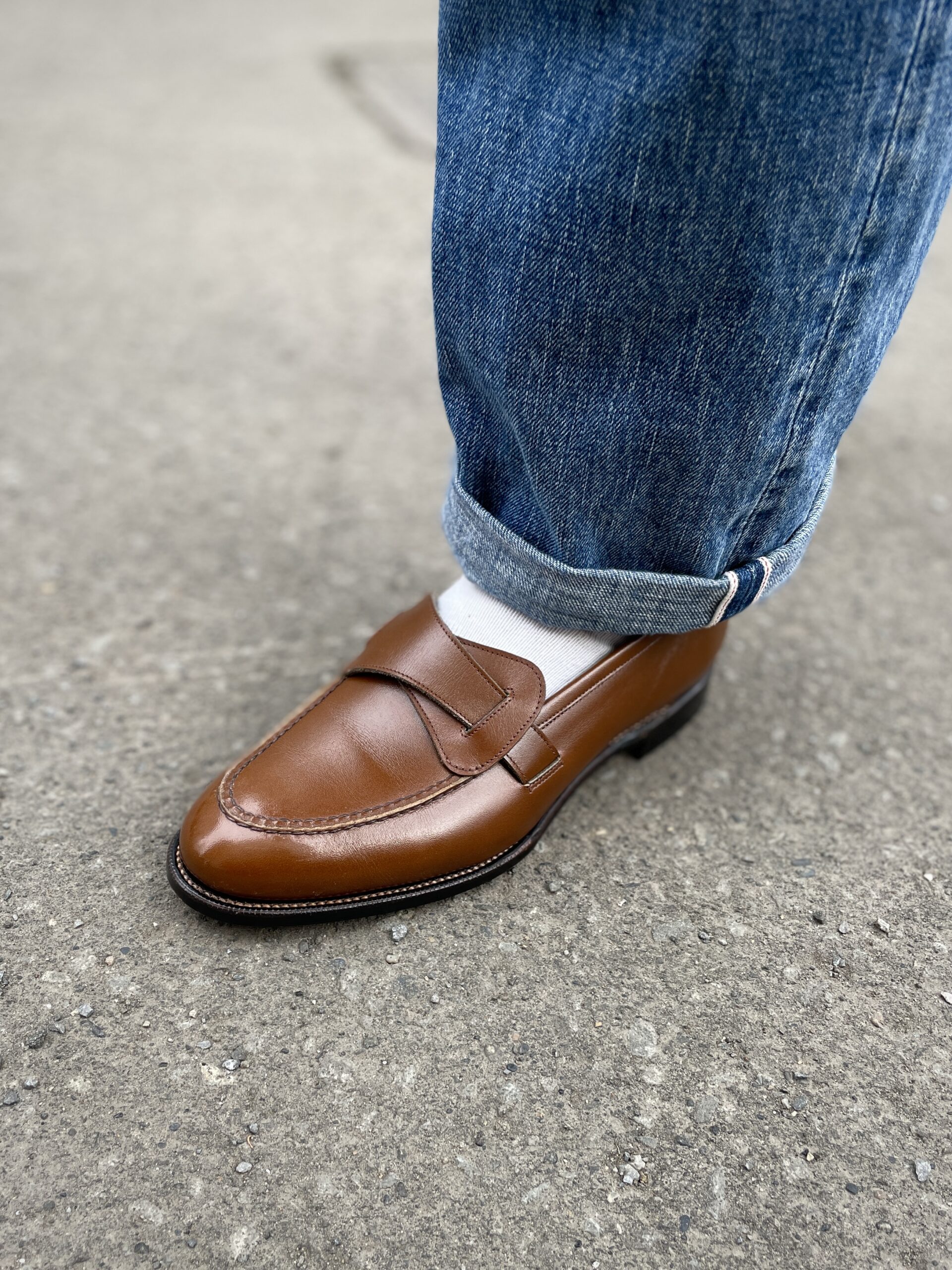 札幌でオーダーした茶色のローファーの写真