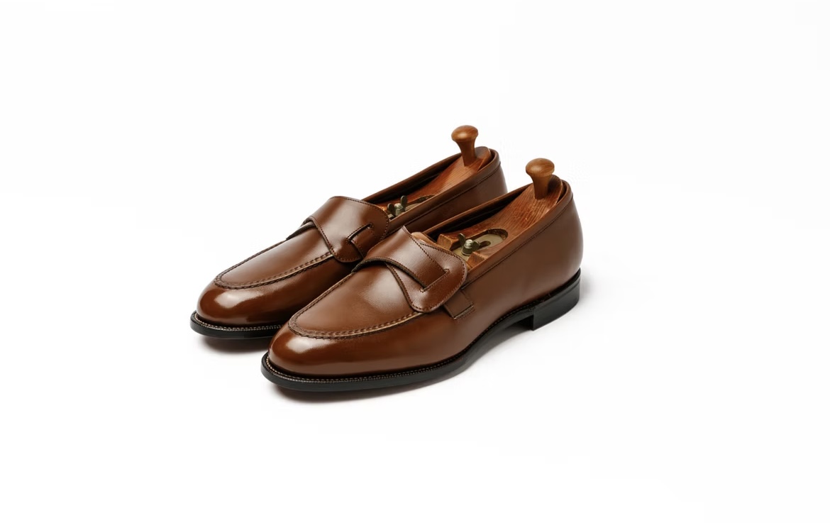 札幌でオーダーした茶色のローファーの写真