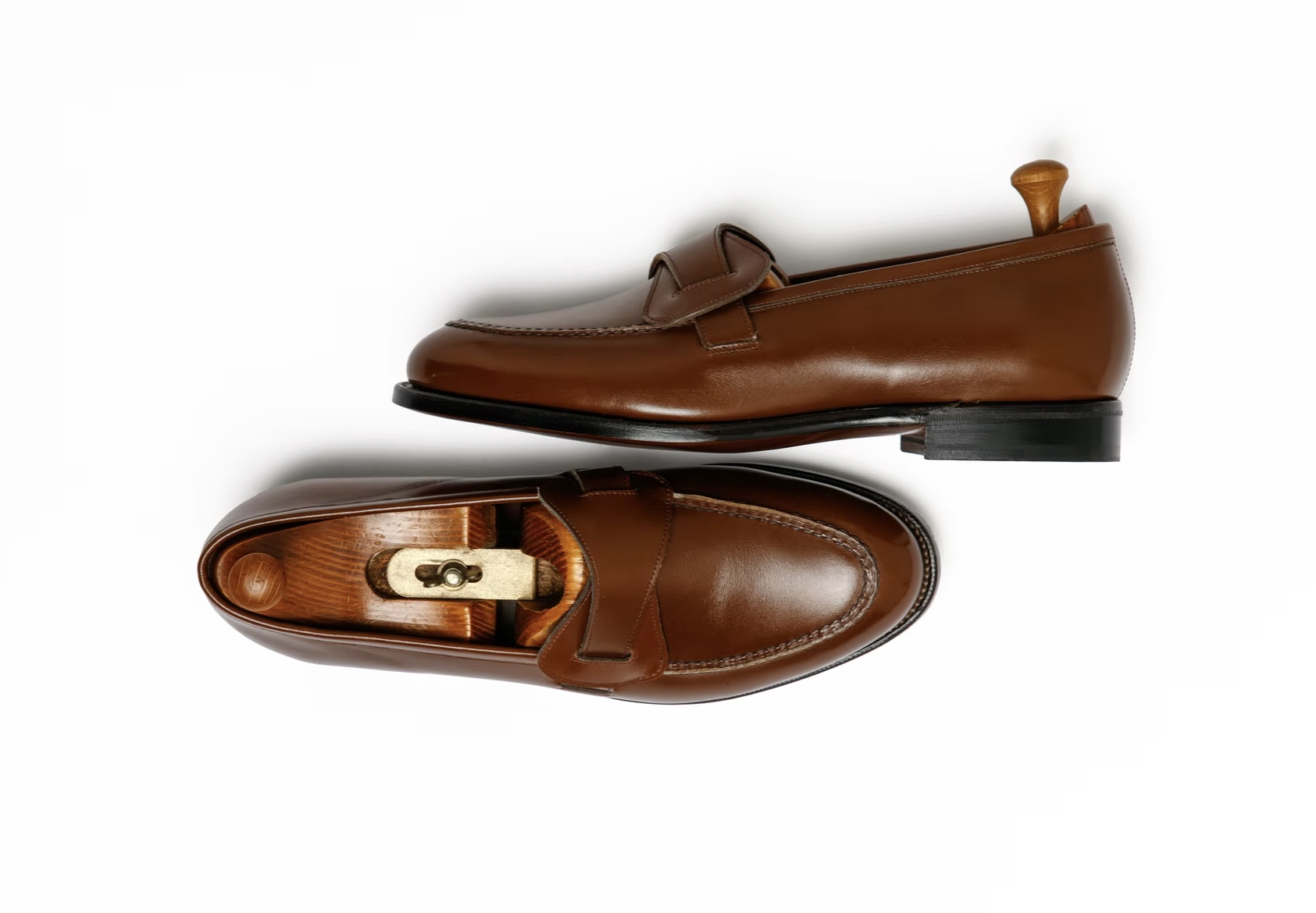 札幌でオーダーした茶色のローファーの写真