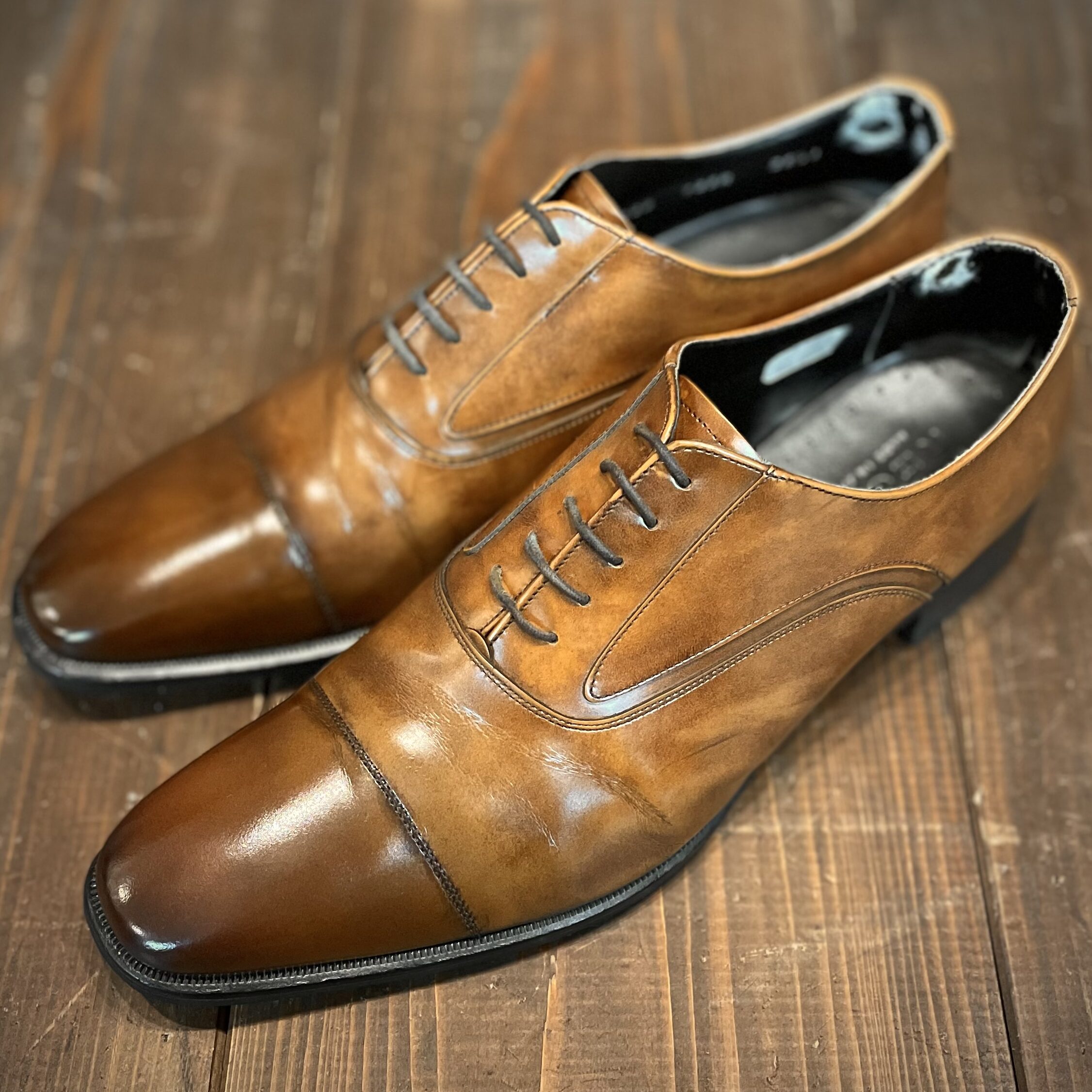 札幌　靴磨き　鏡面磨き　本格紳士靴　靴磨き専門店　クリーニング　傷補修　染め替え　シューシャイン　シューポリッシュ　リーガル