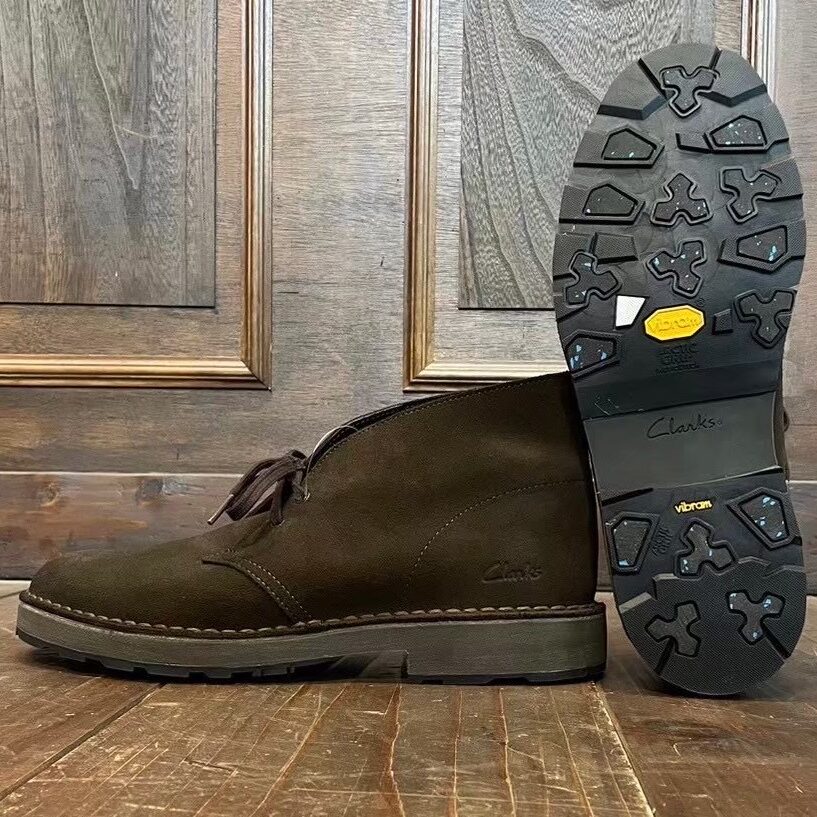 札幌でクラシックスのデザートブーツ・チャッカを冬底vibramにソール張り替えした画像です