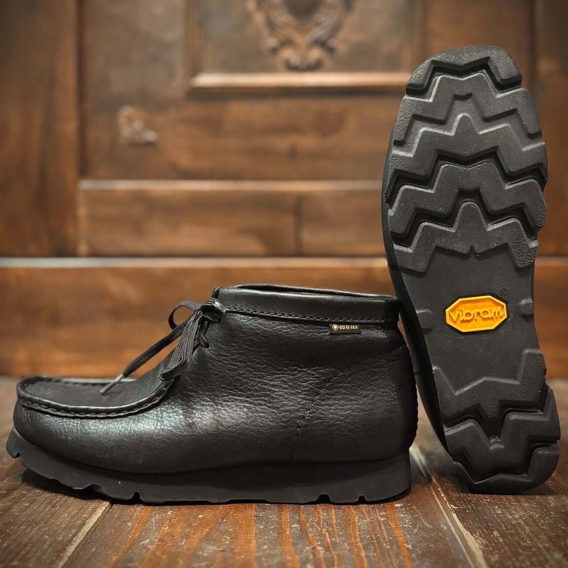 札幌でクラークスゴアテックスの滑りやすい純正vibramソールを冬底カスタムした画像です。