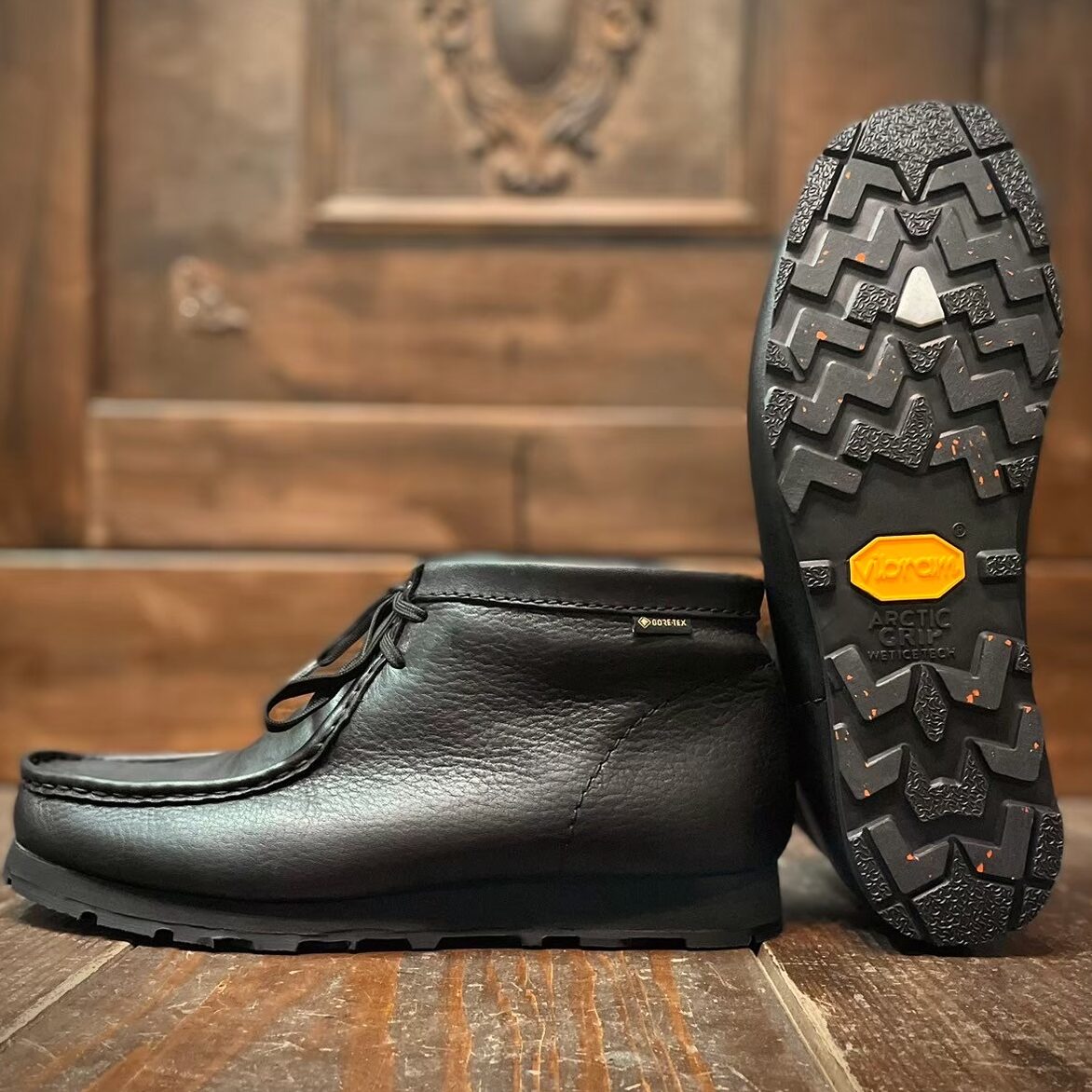 札幌でクラークスゴアテックスの滑りやすい純正vibramソールを冬底カスタムした画像です。