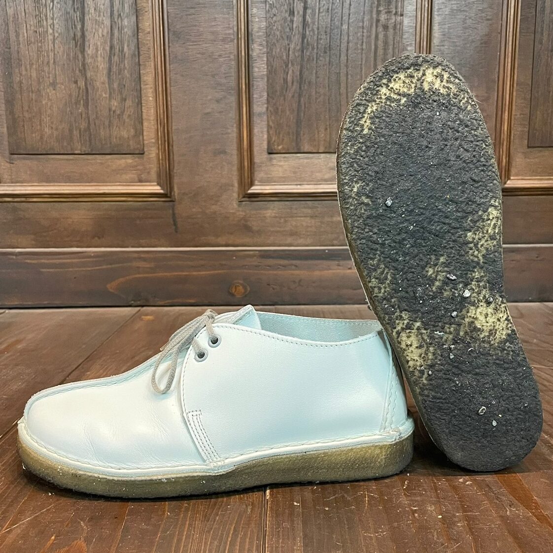 札幌でクラークスのデザートトレックを靴修理専門店でvibramソール交換した画像です。