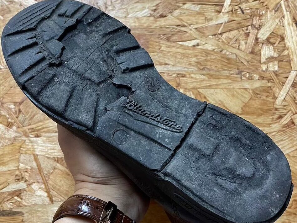 ブランドストーン　加水分解　ソール崩れ　ボロボロ　修理　札幌