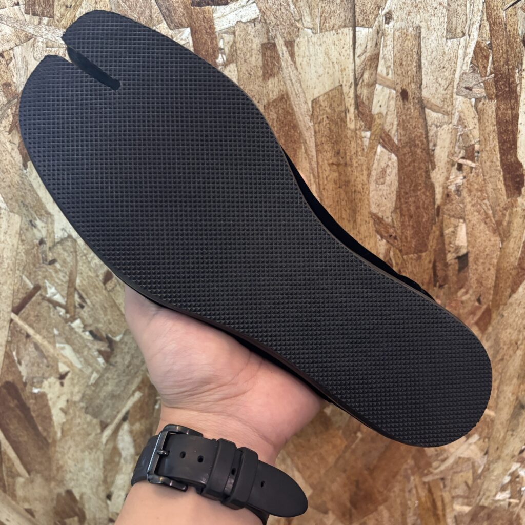 マルジェラ足袋の裏張りを北海道札幌で滑り止めにゴムを靴修理専門店ASHIDOで取付した画像