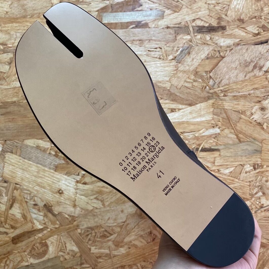 マルジェラ足袋の裏張りを北海道札幌で滑り止めにゴムを靴修理専門店ASHIDOで取付した画像