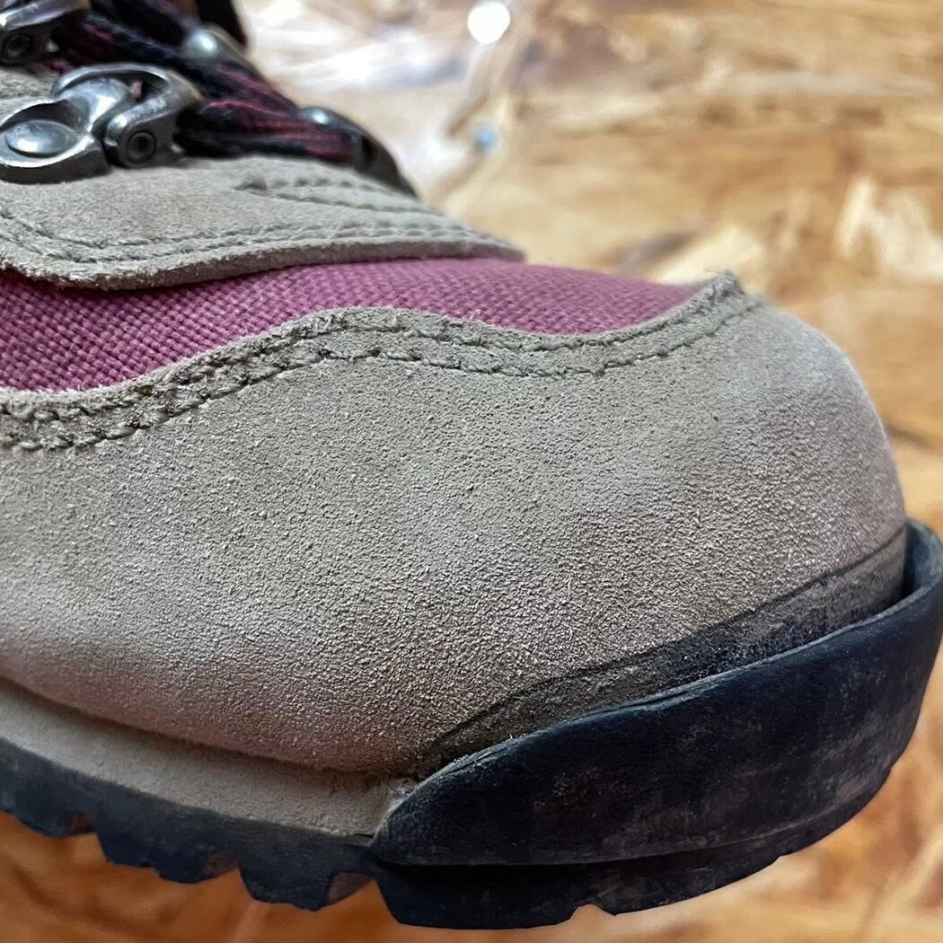 登山靴のソール剥がれ張り替え交換を北海道札幌の登山靴修理専門ASHIDOでvibram施工するビフォー