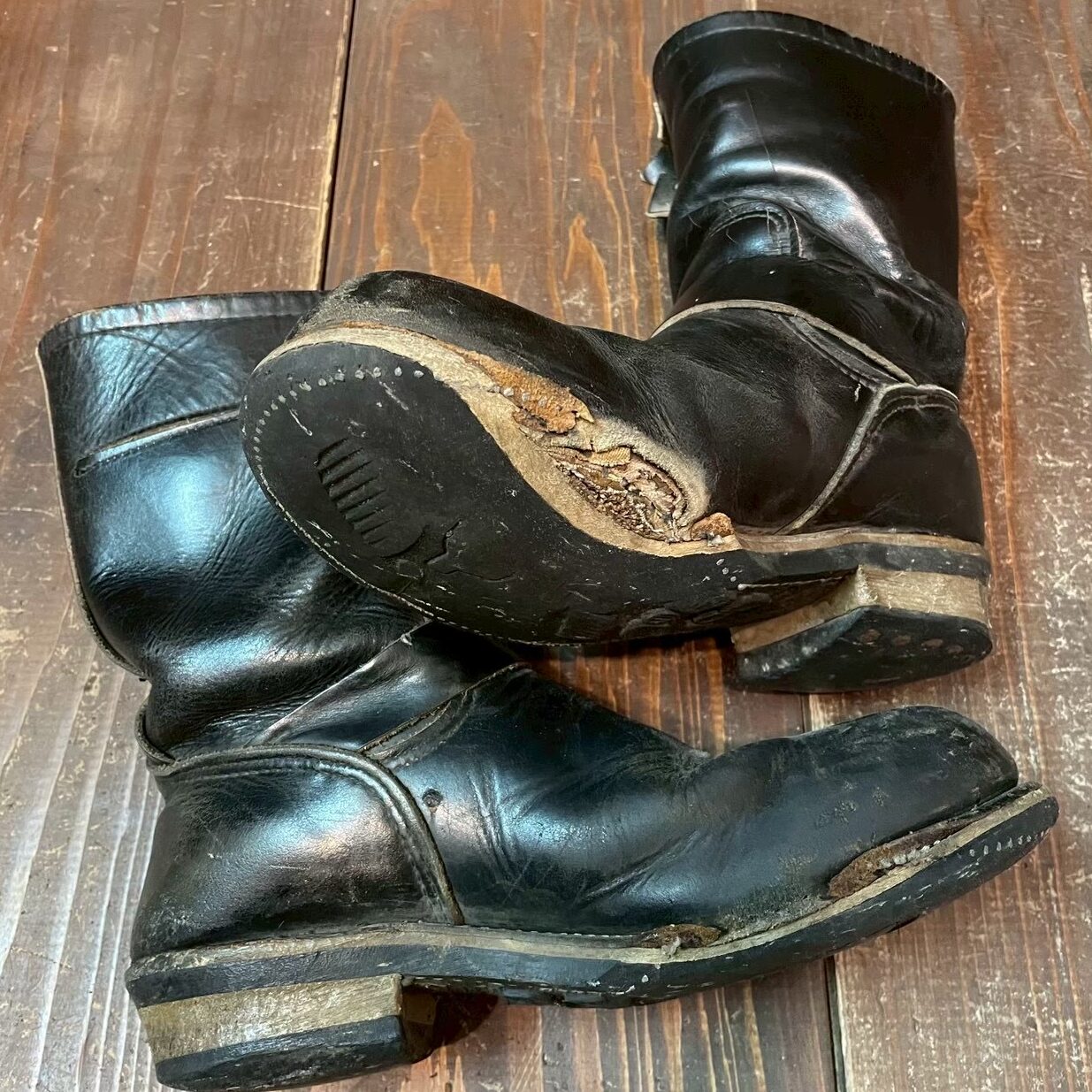 レッドウィング　ソール交換　張替え　専門店　靴修理　ビブラム　vibram　札幌　エンジニアブーツ　中底交換　リウェルト　
