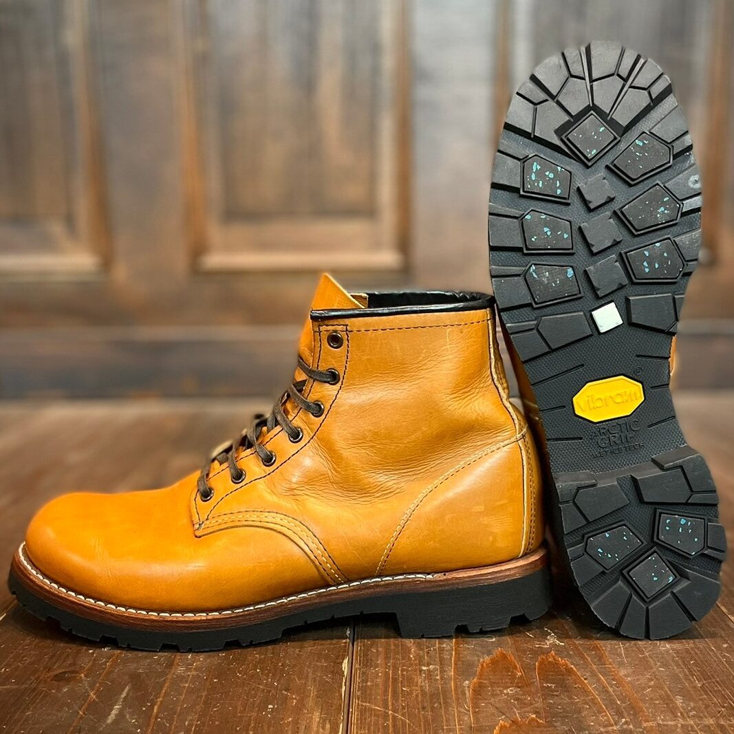 レッドウィング　ソール交換　張替え　専門店　靴修理　ビブラム　vibram　札幌　ベックマン　加水分解　ボロボロ　ベタベタ　崩れる　9016　アークティックグリップ　1244